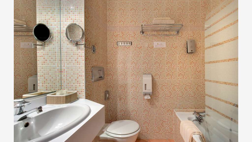 Murs et fonds hôtel bureau à vendre à St Etienne