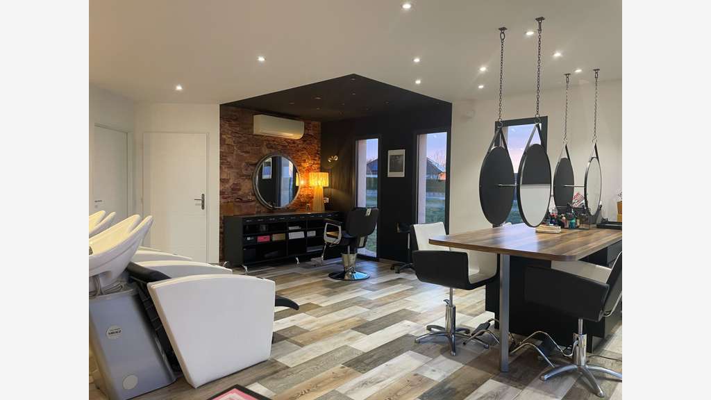 Vente salon de coiffure dans village dynamique 71