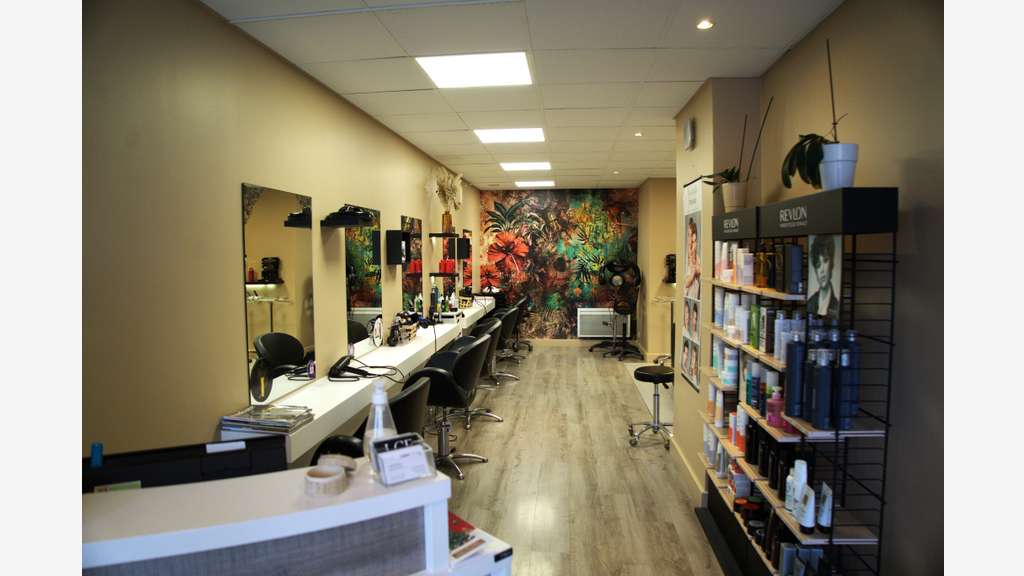 Salon de coiffure à vendre à Montgermont fond & mu