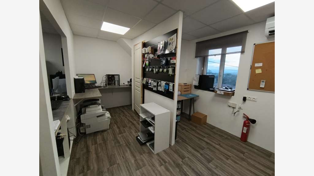 Société informatique & téléphonie Loire CA 238K€