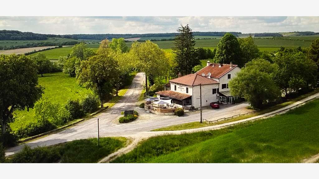 AV Restaurant et hôtel ** Sur la Voie Sacrée
