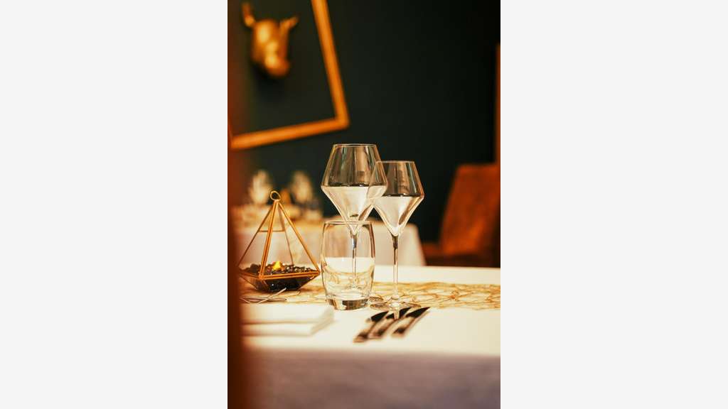 AV Restaurant et hôtel ** Sur la Voie Sacrée