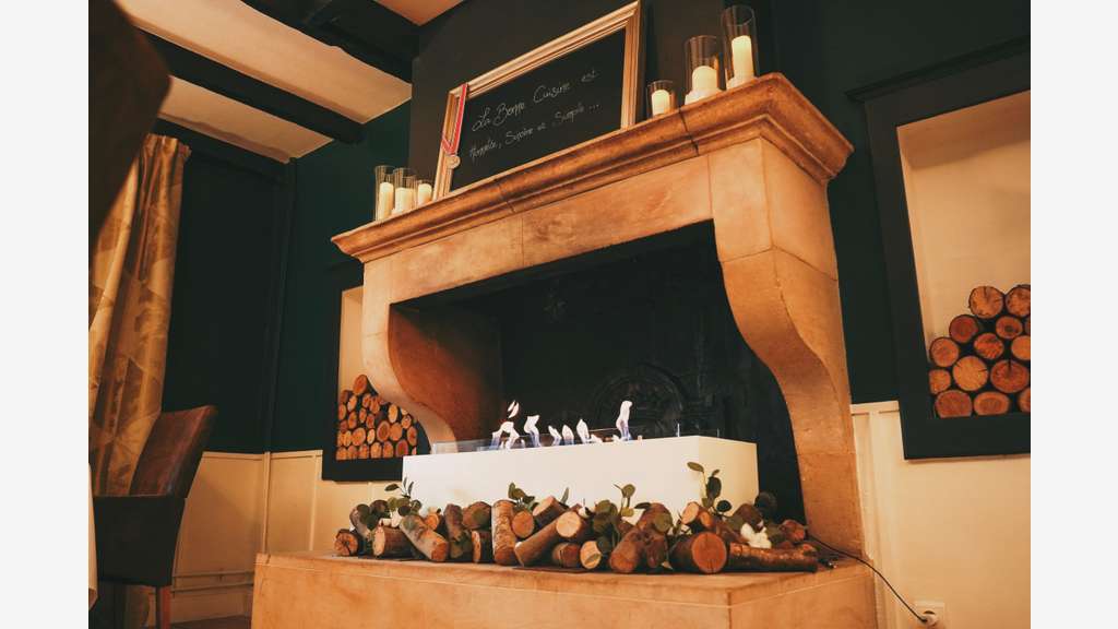 AV Restaurant et hôtel ** Sur la Voie Sacrée