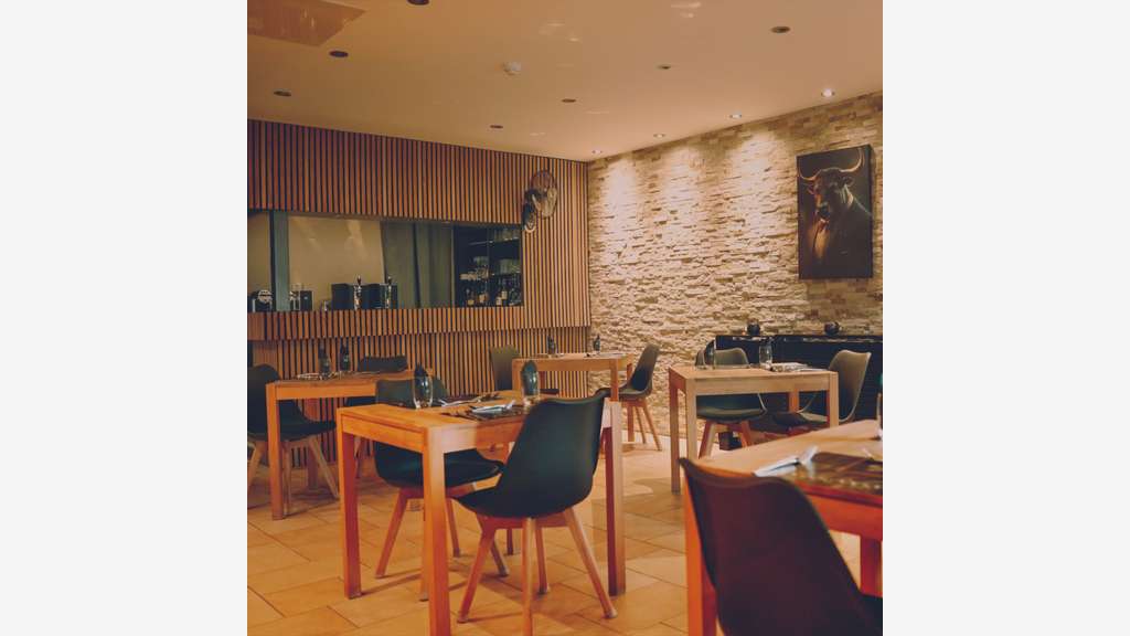 AV Restaurant et hôtel ** Sur la Voie Sacrée
