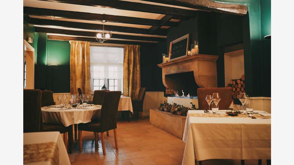 AV Restaurant et hôtel ** Sur la Voie Sacrée