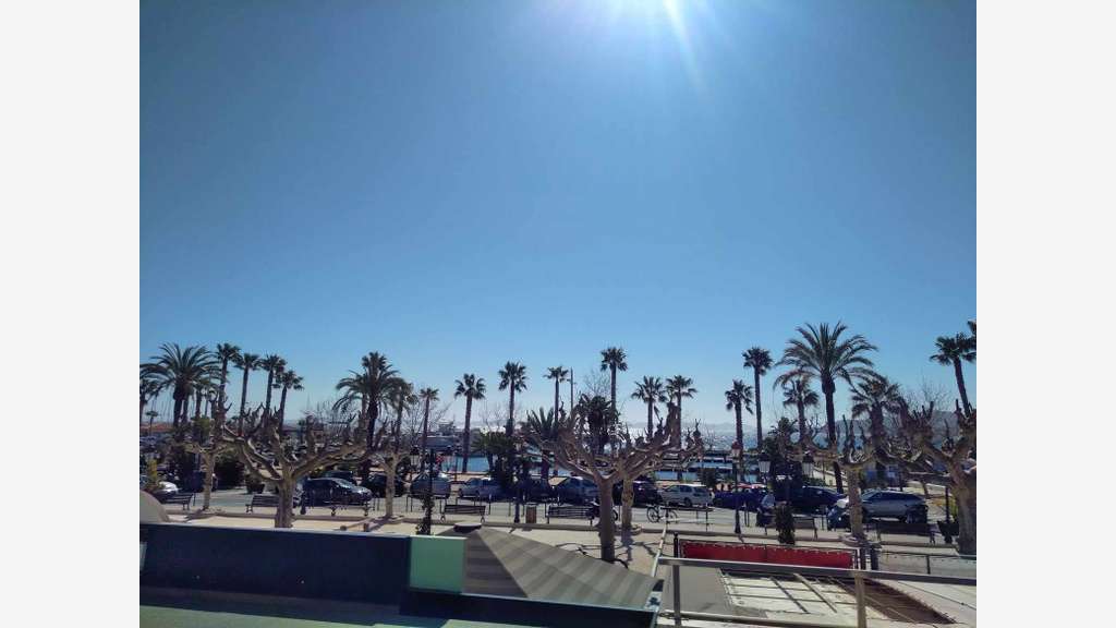 AV restaurant face mer avec terrasse Côte d'Azur