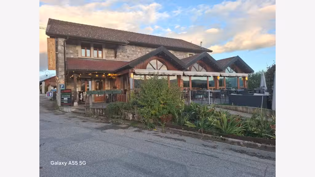 Bar restaurant av logement proche frontière Suisse