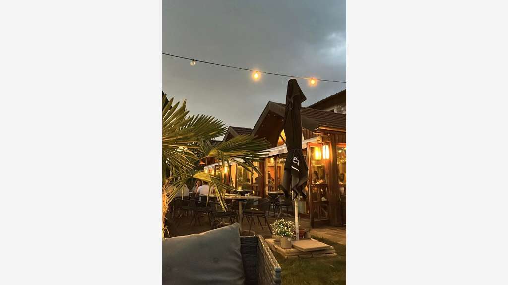 Bar restaurant av logement proche frontière Suisse