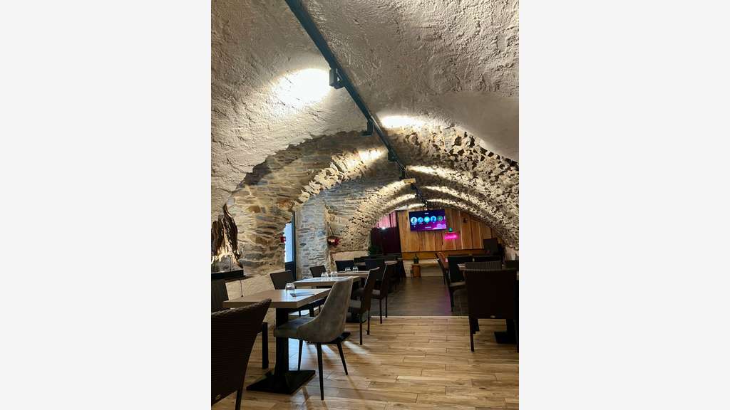Restaurant pizzeria clé en main 385k de CA