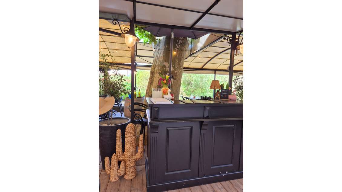 Restaurant à vendre au bord du canal à Goudargues