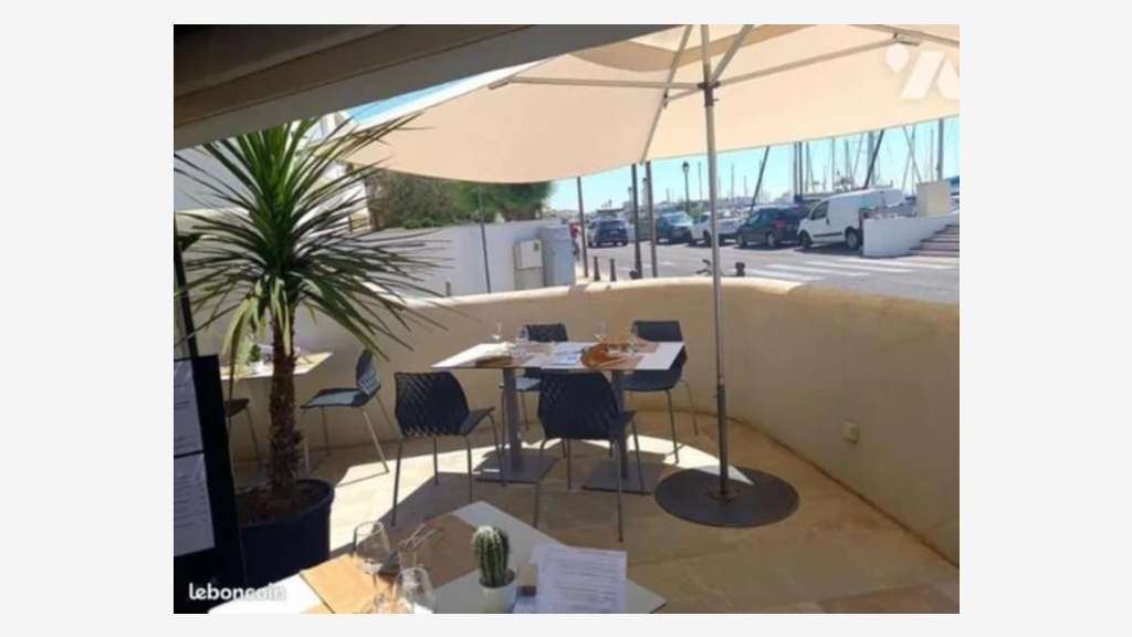 Restaurant à vendre face port Ste Maries de la Mer