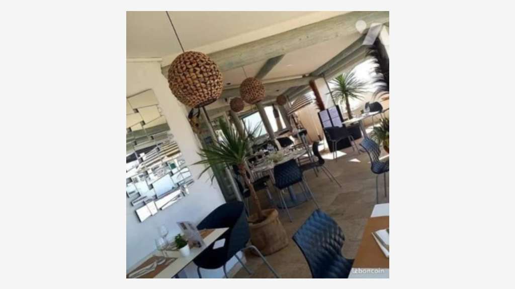 Restaurant à vendre face port Ste Maries de la Mer