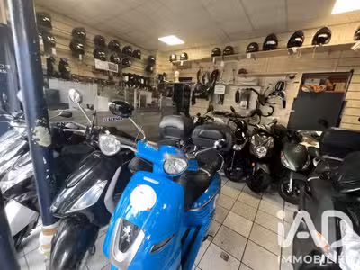 Garage-station service à Courbevoie