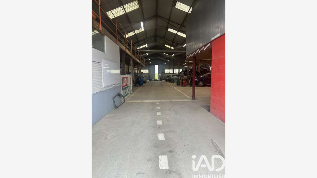 Vente garage-station service à Pouillé-les-Côteaux