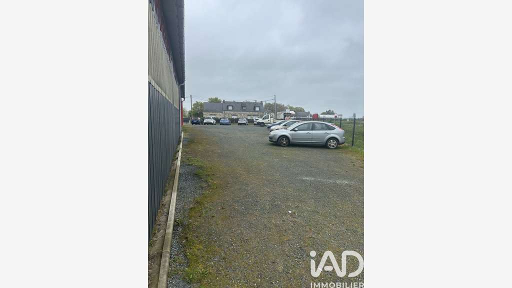 Vente garage-station service à Pouillé-les-Côteaux