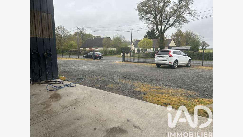 Vente garage-station service à Pouillé-les-Côteaux