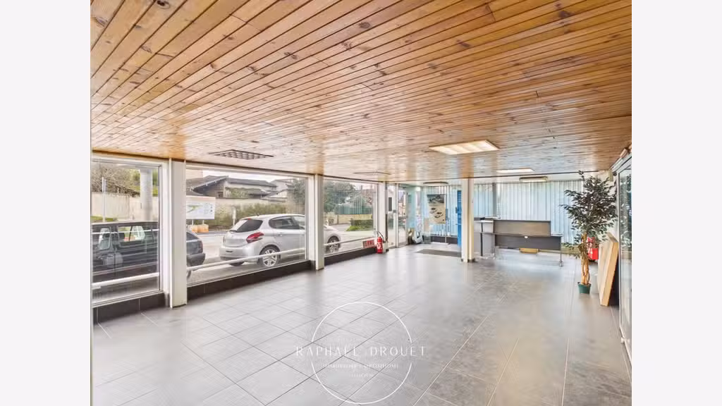 A vendre garage Renault à Ternay centre (69)