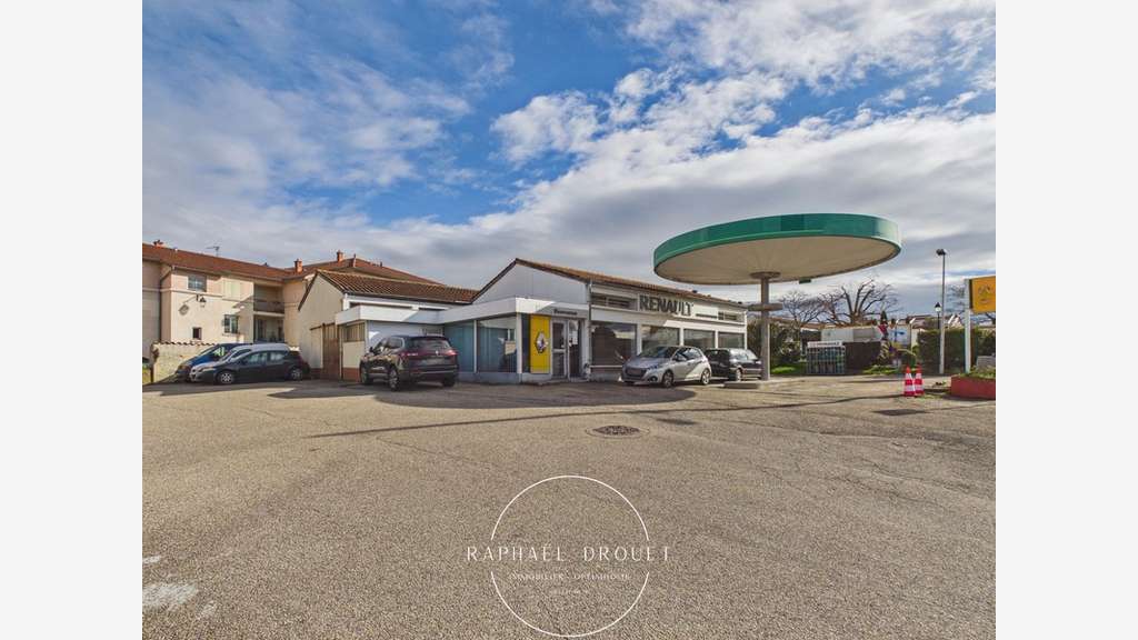 A vendre garage Renault à Ternay centre (69)