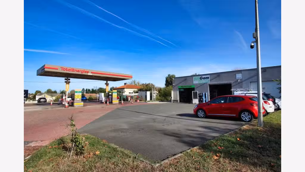 AV station-service et garage automobile à Tresses
