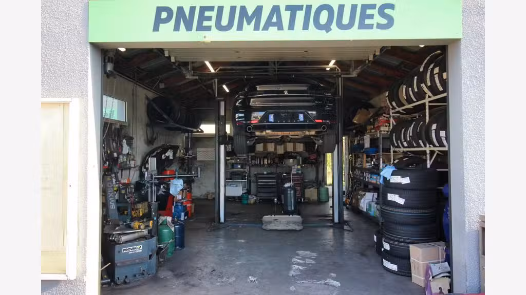 AV station-service et garage automobile à Tresses