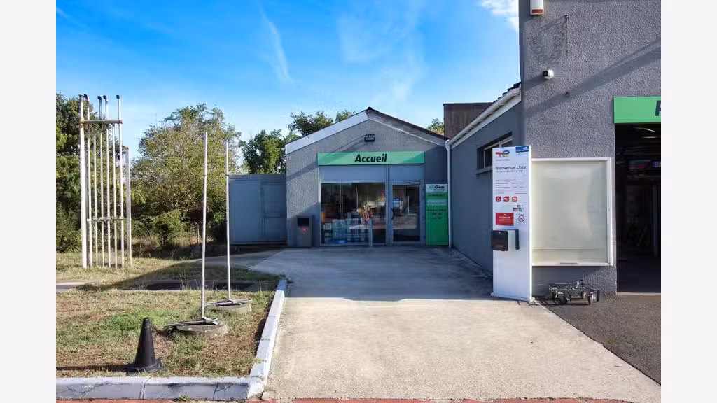 AV station-service et garage automobile à Tresses