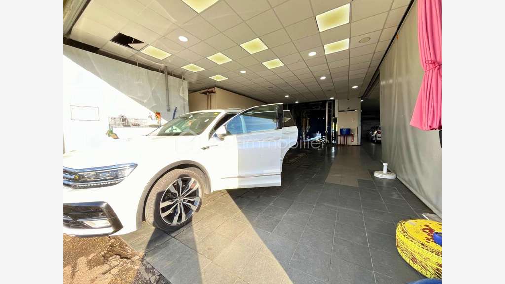 AV centre de lavage & atelier rentable à Villabé 