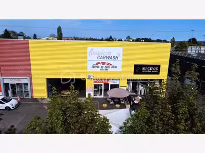 AV centre de lavage & atelier rentable à Villabé 