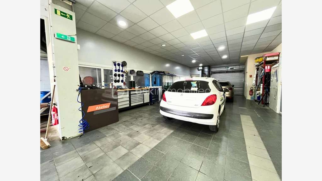 AV centre de lavage & atelier rentable à Villabé 