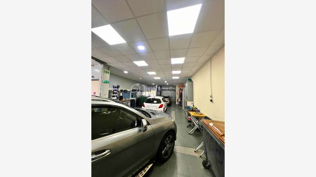 AV centre de lavage & atelier rentable à Villabé 