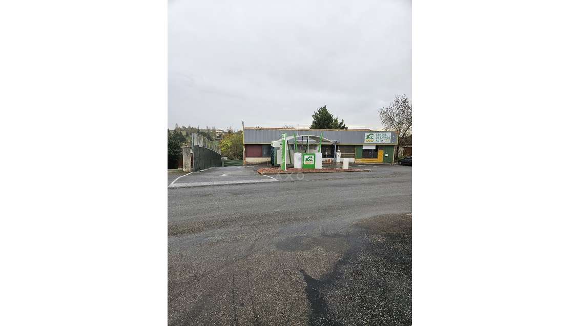 AV station de lavage et hangar de 610m² à Montréal