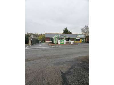 Vente Garage - Station service à Montréal