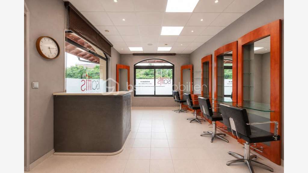Vente salon de coiffure en centre village d'Amancy
