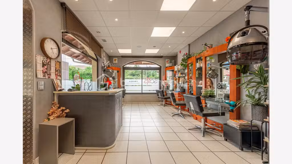 Vente salon de coiffure en centre village d'Amancy