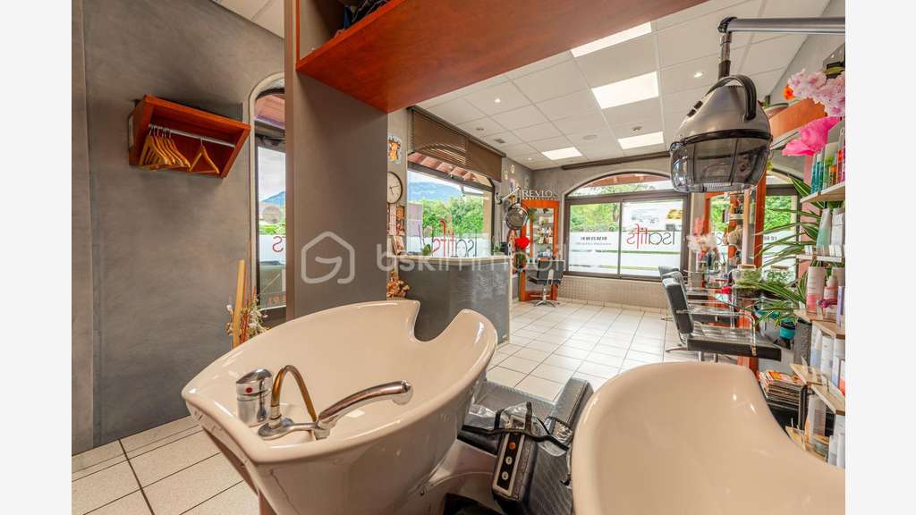 Vente salon de coiffure en centre village d'Amancy