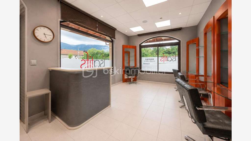 Vente salon de coiffure en centre village d'Amancy
