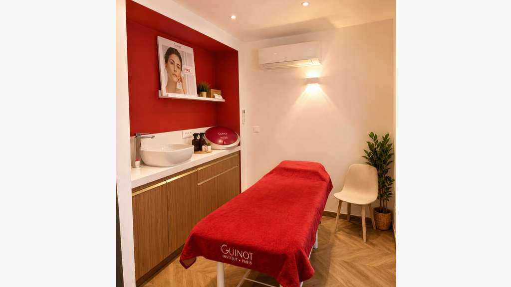 Vente institut de beauté au centre de Bollène