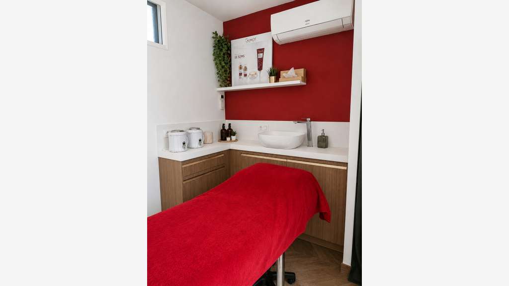 Vente institut de beauté au centre de Bollène