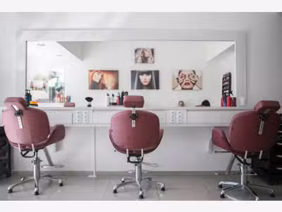 A vendre salon de coiffure vue mer proche Lannion