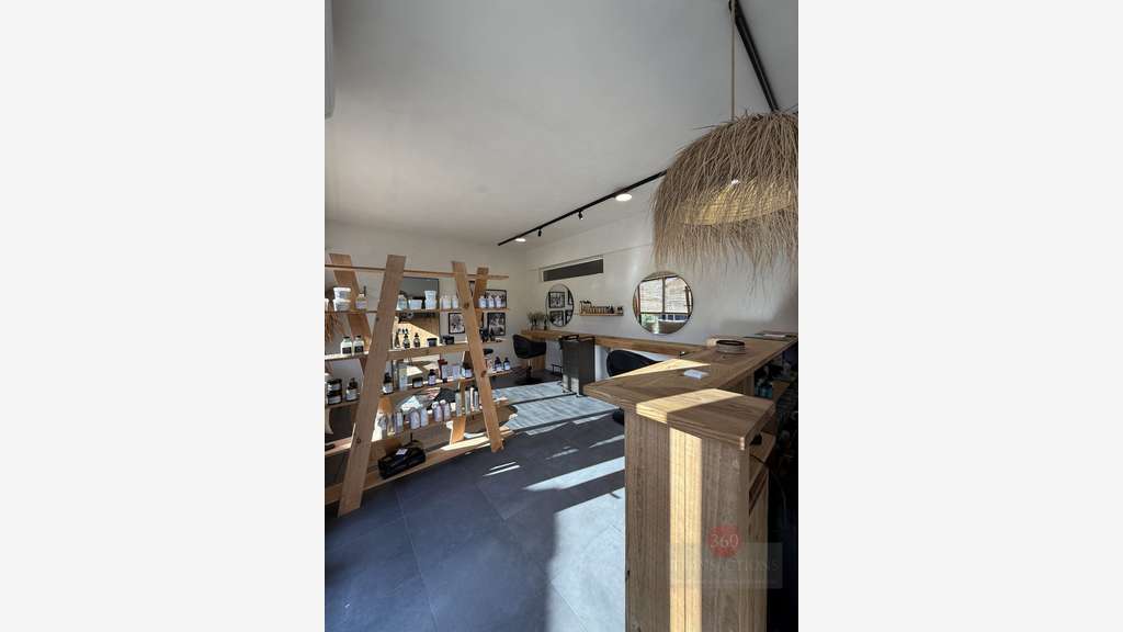 Fonds de commerce de salon de coiffure à vendre –