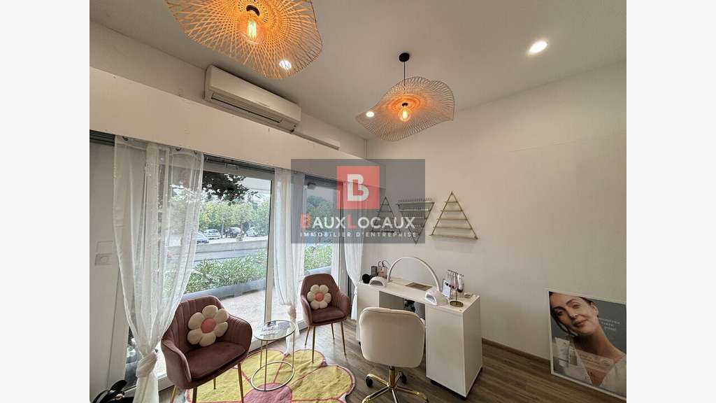 Institut de beauté de 69m² à vendre aux Angles