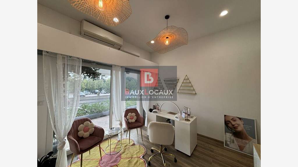 Institut de beauté de 69m² à vendre aux Angles