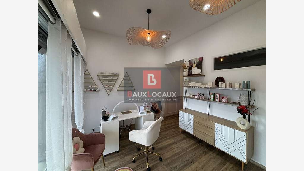 Institut de beauté de 69m² à vendre aux Angles