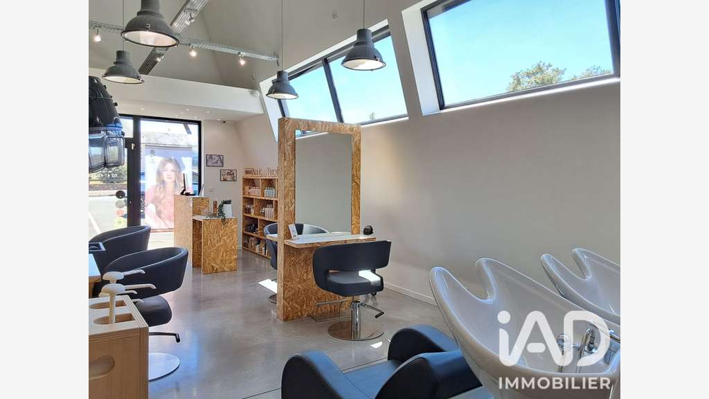 Cède salon de coiffure atypique à Mauges-sur-Loire