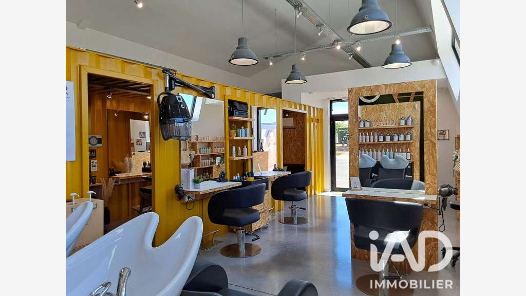 Cède salon de coiffure atypique à Mauges-sur-Loire