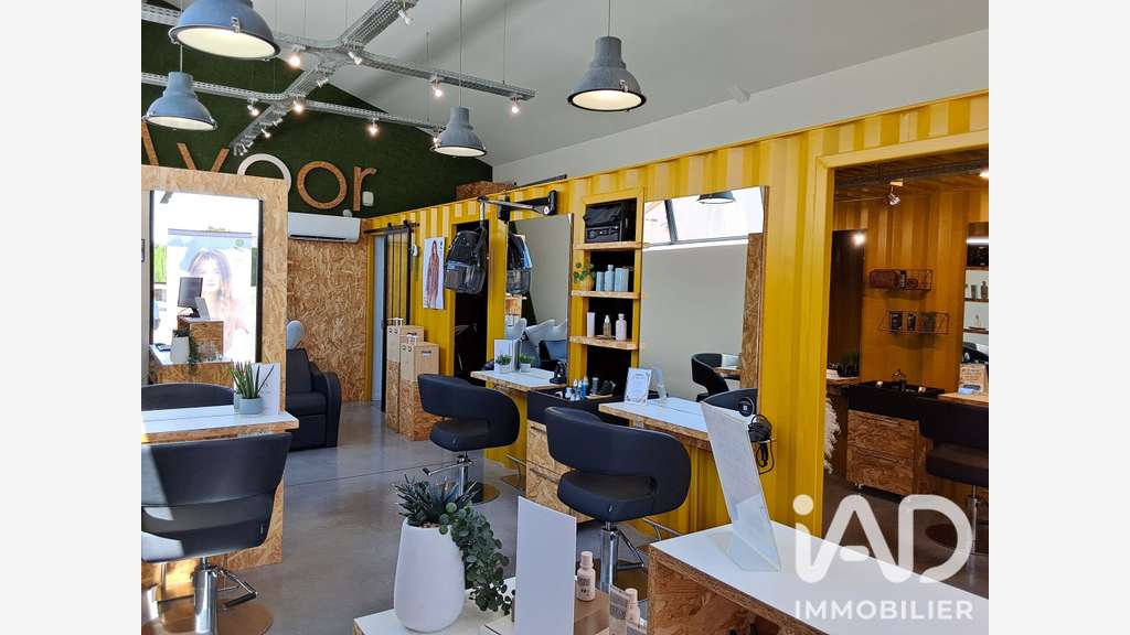 Cède salon de coiffure atypique à Mauges-sur-Loire