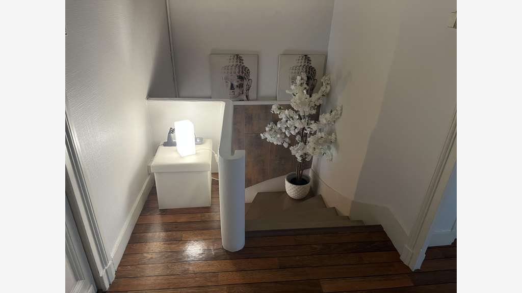 Salon de Beauté Haut de Gamme Hyper CV150 m²