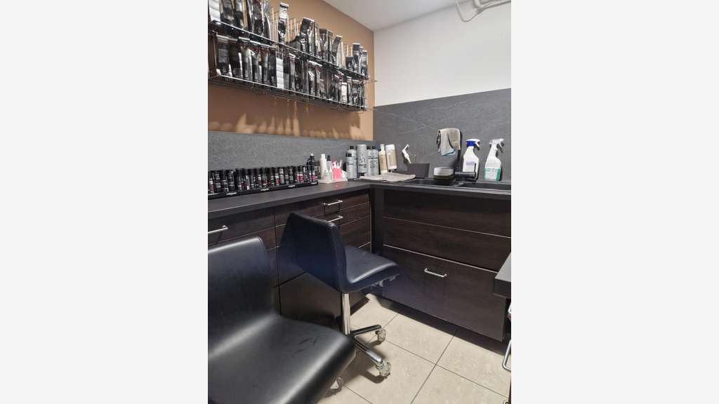 CESSION DE 100 % DES PARTS SOCIALES - SALON DE