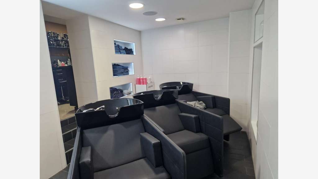CESSION DE 100 % DES PARTS SOCIALES - SALON DE