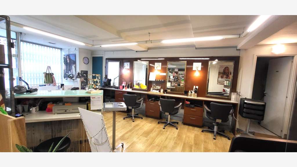 Vente salon de coiffure mixte à Nîmes empl n°1