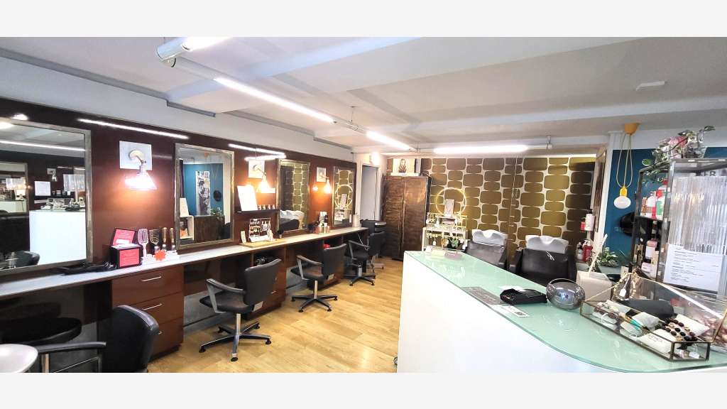 Vente salon de coiffure mixte à Nîmes empl n°1